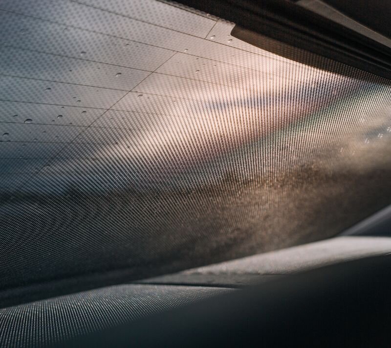  Scheibe aus Autoglas hinten | © Canva
